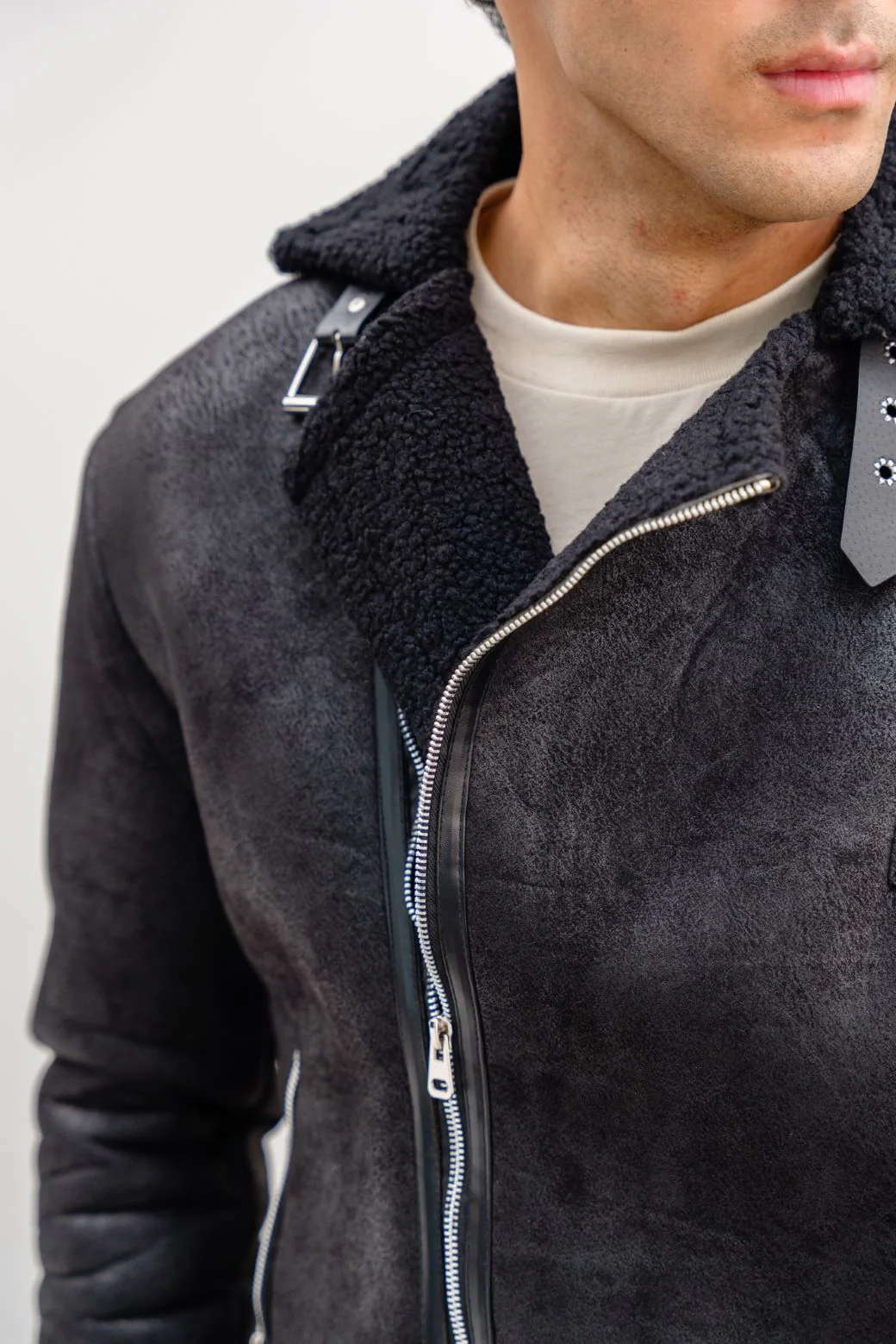 MAW24TP043-BLACK-ASYMMETRIC-FAUX-SUEDE-JACKET-000000_4