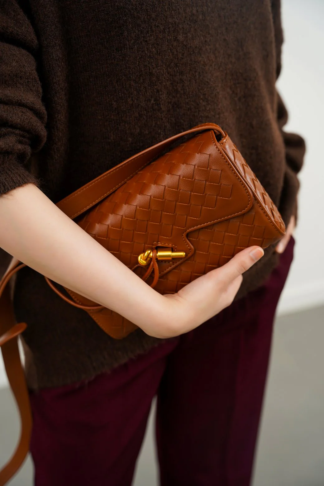 WCW24BG001-TAN-BULLET-CROSSBODY-BAG-a9542f_2