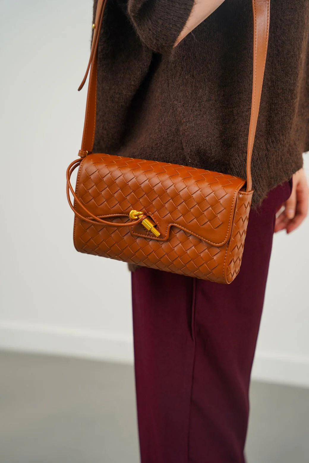 WCW24BG001-TAN-BULLET-CROSSBODY-BAG-a9542f_4