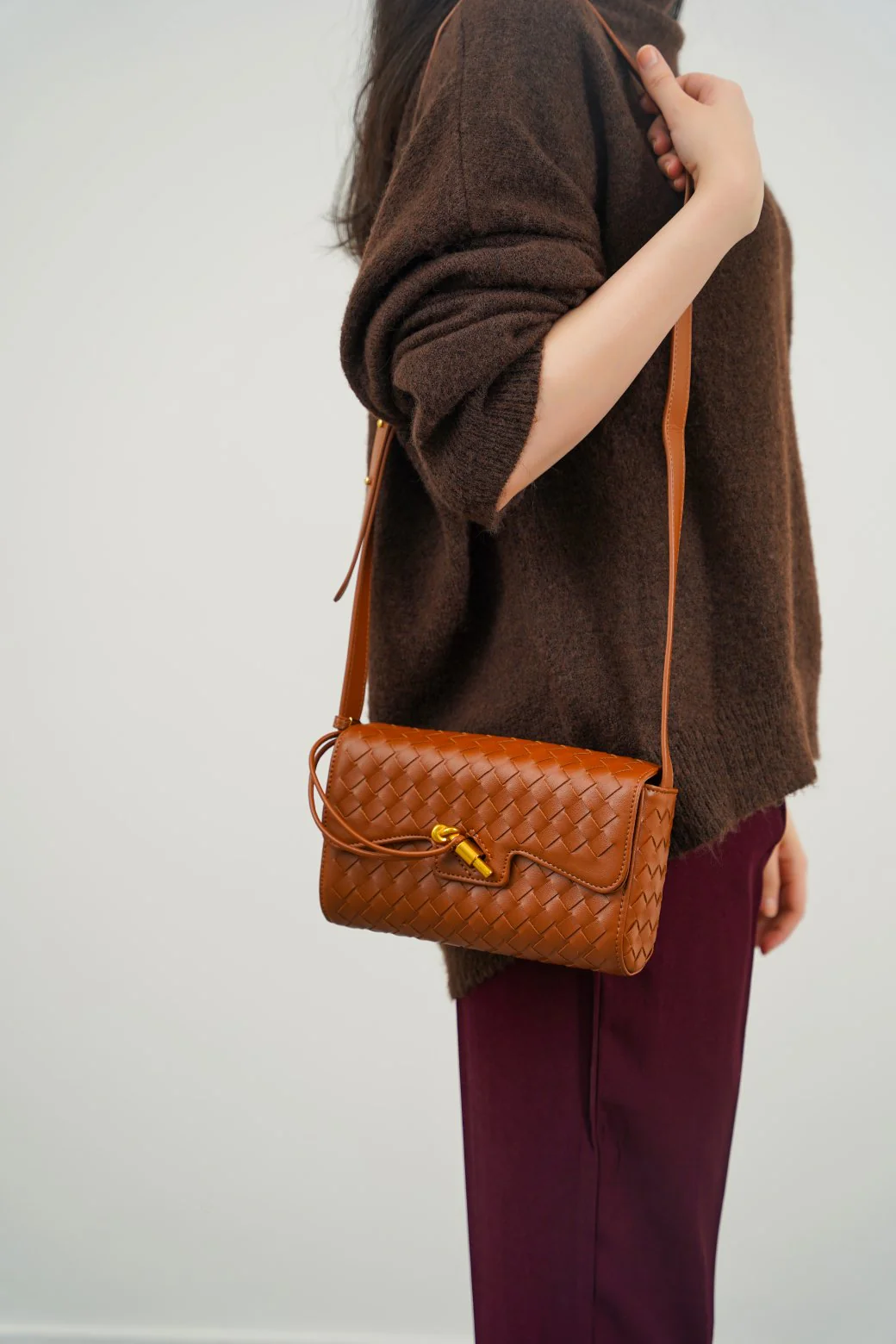 WCW24BG001-TAN-BULLET-CROSSBODY-BAG-a9542f_5